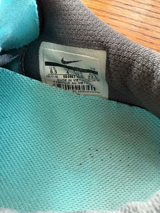 Nike - Picture 6 of 7